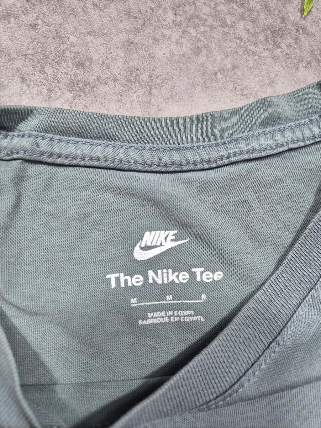Nike Sportswear Club T-Shirt Herren (M) Grau Swoosh Logo Baumwolle