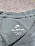 Nike Sportswear Club T-Shirt Herren (M) Grau Swoosh Logo Baumwolle