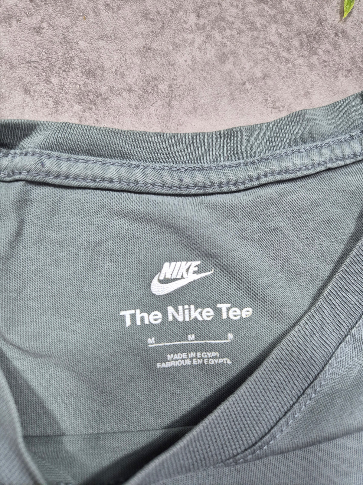 Nike Sportswear Club T-Shirt Herren (M) Grau Swoosh Logo Baumwolle